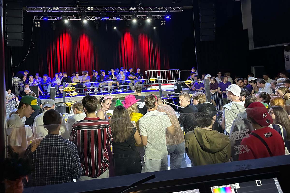 You are currently viewing Rapport og resultater fra wrestlingshow på Kroa i Bø [17/8-2023]