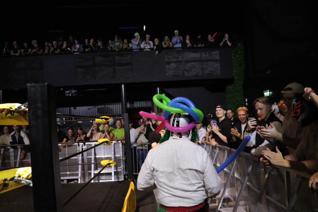 Wrestlingshow med Norsk eliteWRESTLING. Wrestling i Norge : Fadderuka / Fadderuken på Kroa i Bø, august 2025. Foto: www.sportsunderholdning.no