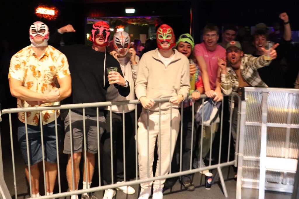 Wrestlingshow med Norsk eliteWRESTLING. Wrestling i Norge : Fadderuka / Fadderuken på Kroa i Bø, august 2025. Foto: www.sportsunderholdning.no